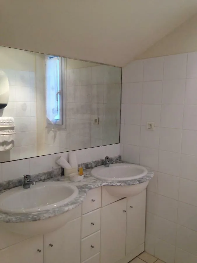 La Maison Des Capucines Bed & Breakfast Antibes